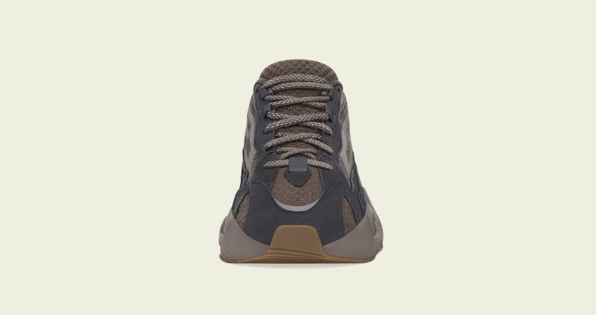 Yeezy Boost 700 V2 Mauve in Depth 02