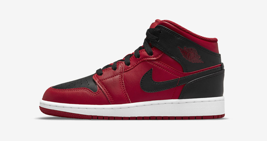 Nike Unveild the Amazing Air Jordan 1 Mid Reverse Bred 01