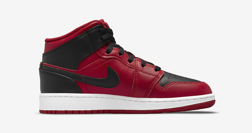 Nike Unveild the Amazing Air Jordan 1 Mid Reverse Bred 02