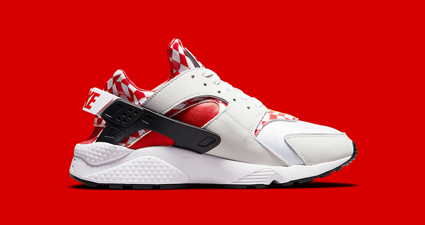 Nike Air Huarache Liverpool YNWA is Fire 01