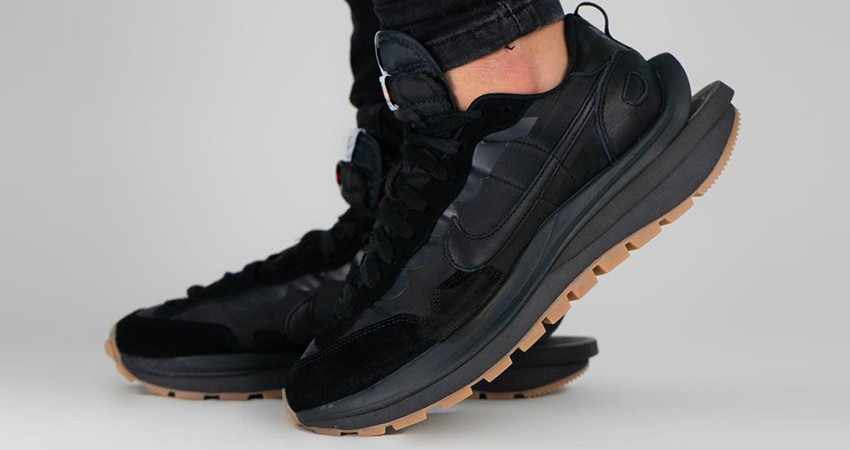 sacai x Nike Vaporwaffle Sail and Noir Black Buying Guide 01