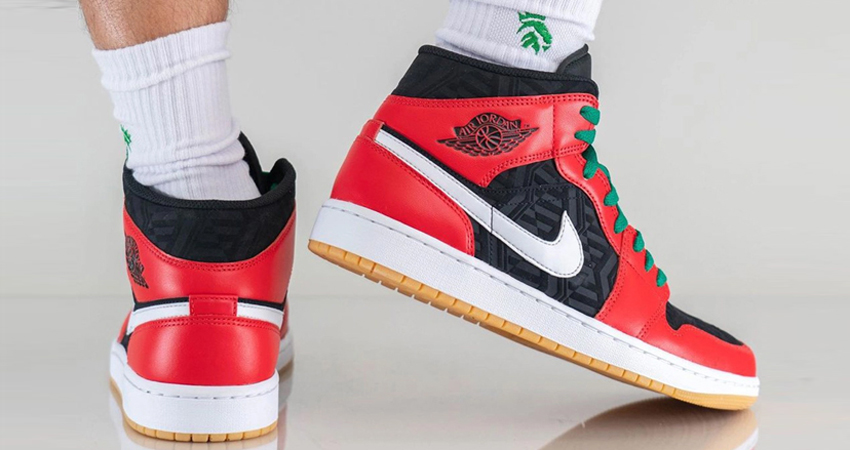 Air Jordan 1 Mid set To Release In Christmas Colourway 05