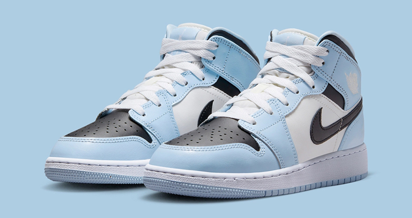 Air Jordan 1 Mid GS Enjoys The Coolness Of Ice Blue 02