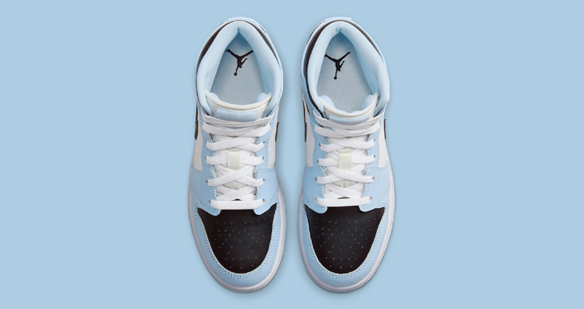 Air Jordan 1 Mid GS Enjoys The Coolness Of Ice Blue 03