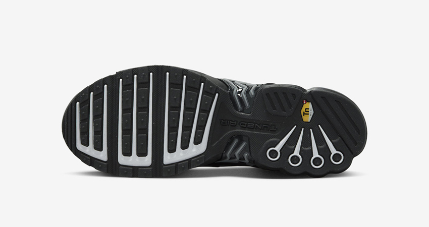 Nike Air Max Plus 3 Looks Sleek and Chic In Black 05
