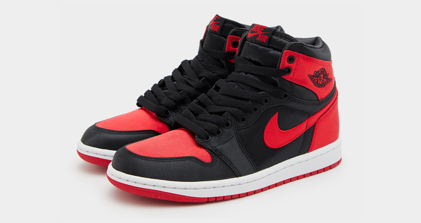 Official Look Of The Air Jordan 1 Retro High OG ‘Satin Bred front corner