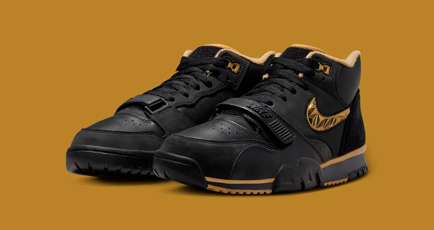 A Detailed Look At The Nike Air Trainer 1 College Football Playoffs front corner
