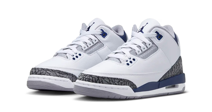 Air Jordan 3 ‘Midnight Navy Makes A Classic Entry front corner